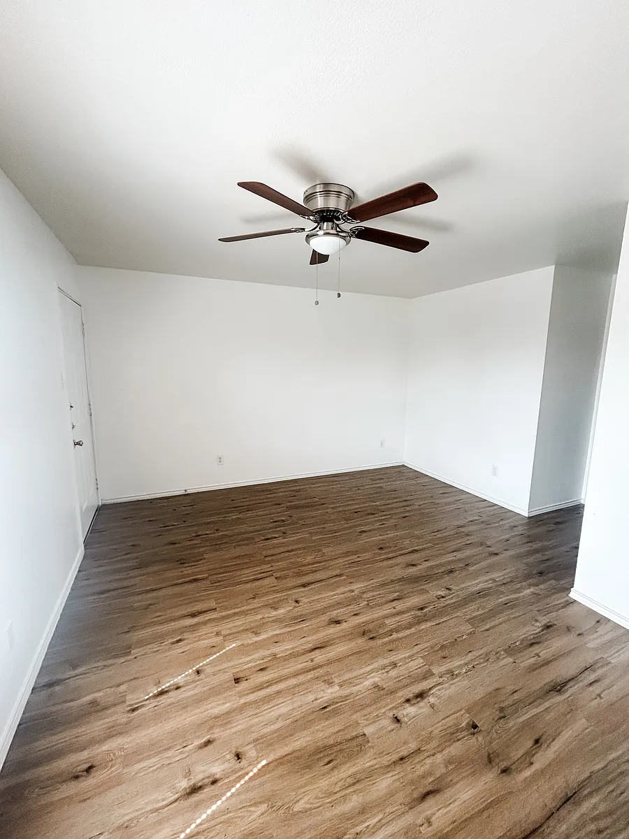 Building Photo - 1604 Windward Dr #D