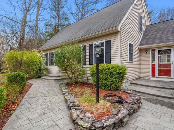 128 Leda Avenue, Manchester, NH 03104