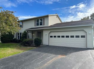 356 Olde Harbour Trl, Rochester, NY 14612