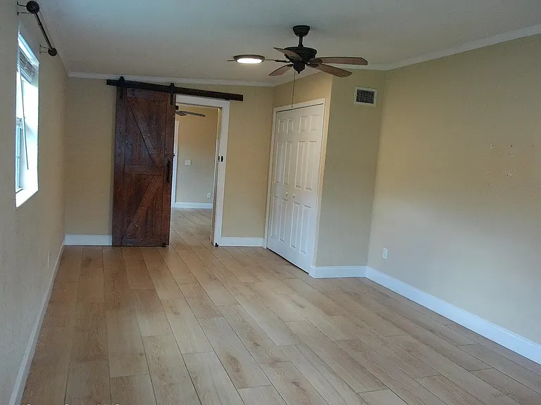 464 Judy St — Photo 18