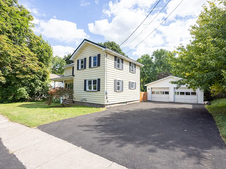 52 East Ave — Photo 4