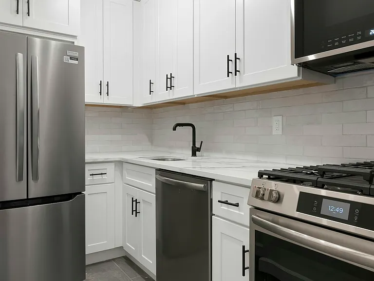 340 E 74th St #6J — Photo 4