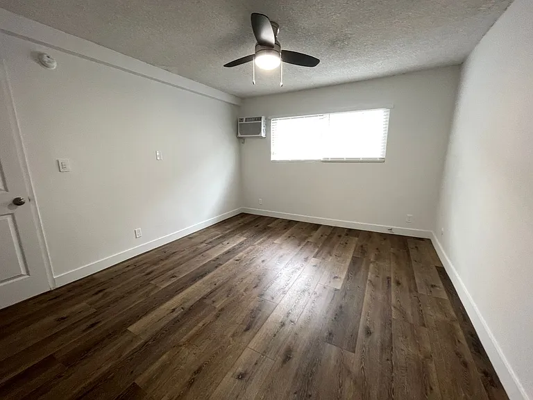 20353 Saticoy St — Photo 64
