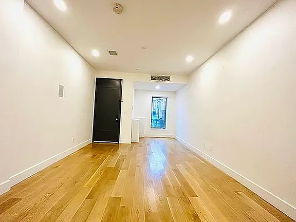 5th image of 189 Hart St APT 1