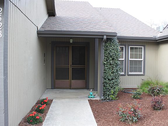 2nd image of 2528 E Tulare Ave
