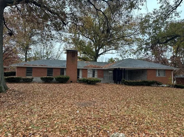 3910 Marietta Dr, Florissant, MO 63033