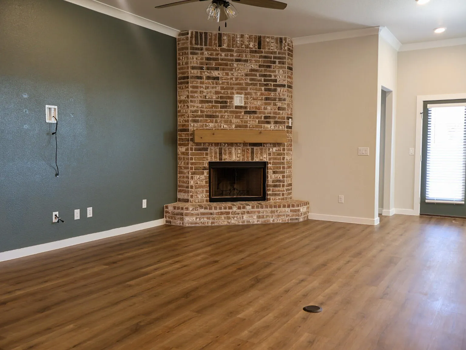 4 bed, 2.0 bath, 2050 sqft, $2,500 — Photo 3