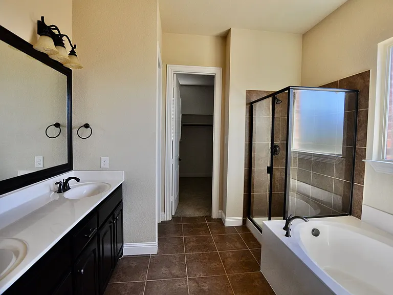 2529 Elk Hollow Ln — Photo 10