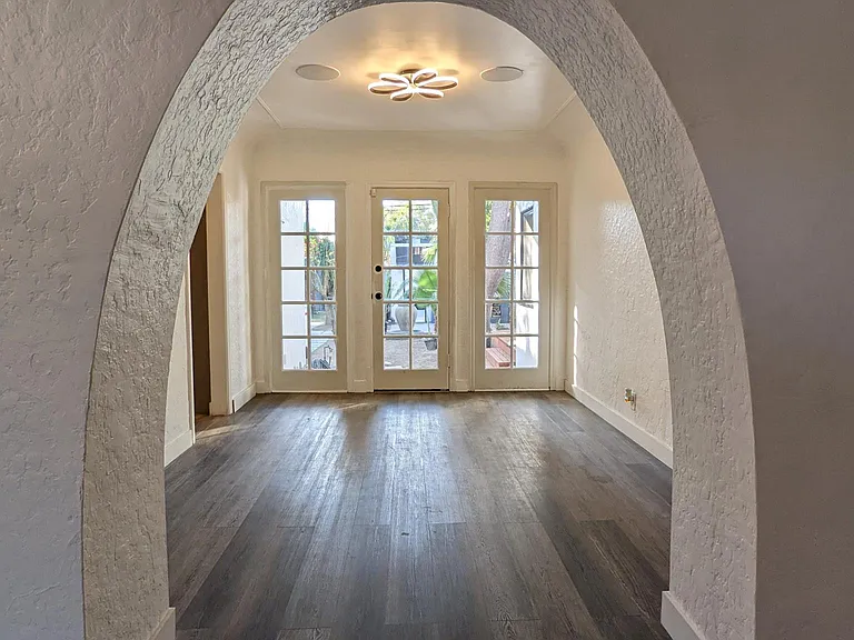 2253 Earl Ave — Photo 5