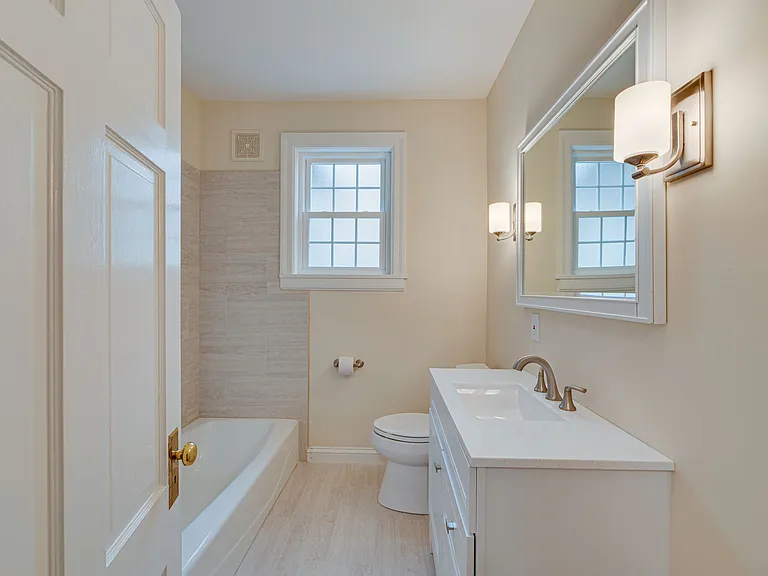 1109 Graybar Ln #A — Photo 8