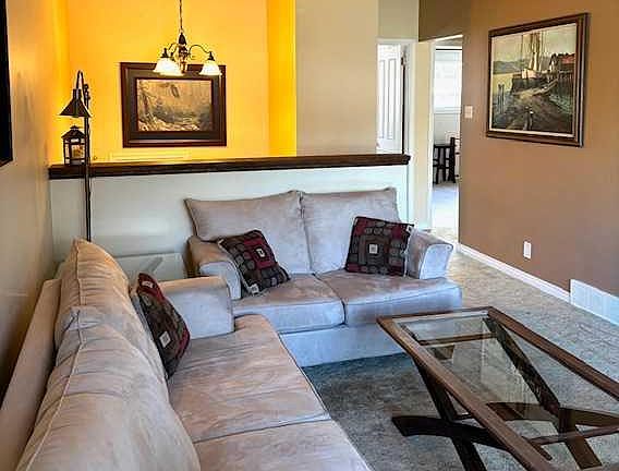 3rd image of 1029 W Great Lakes Rd S