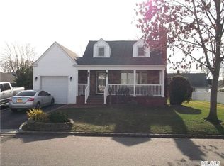 15 Squirrel Dr, East Rockaway, NY 11518