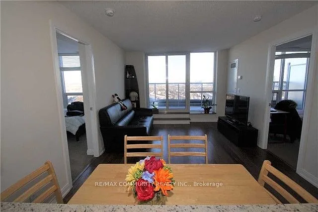 181 Village Green Sq #2821 — Photo 4