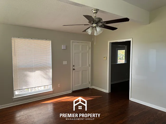 2322 Rodgers Dr NE — Photo 3
