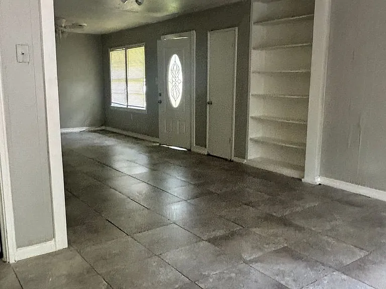 1452 Woody Dr — Photo 7