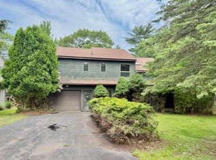 402 Shiny Mountain Ct, Greentown, PA 18426