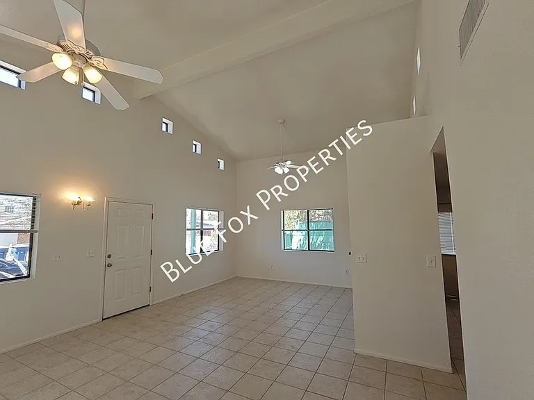 3318 E Bellevue St #B — Photo 15