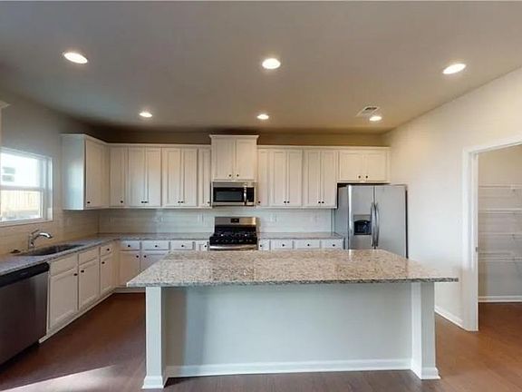 5th image of 205 Ridge Valley Dr