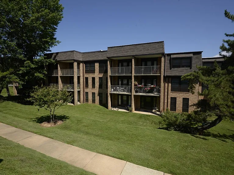 Charlesgate Apartments — Photo 19