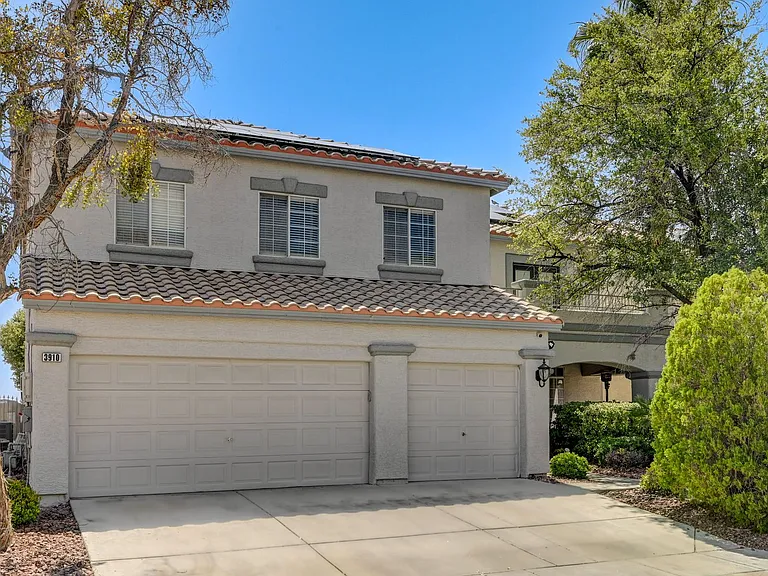 3910 Crooked Oak St — Photo 2