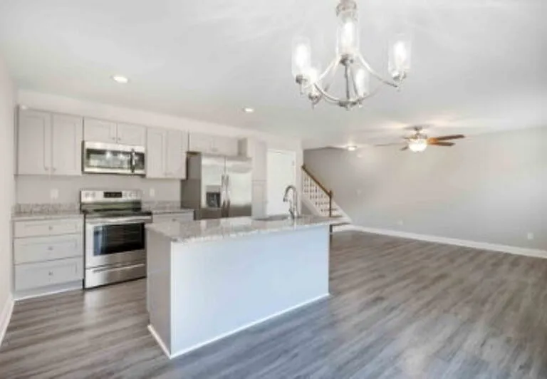 1130 W Indiana Ave — Photo 11