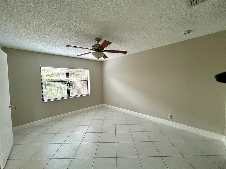 16415 Berry Way — Photo 8