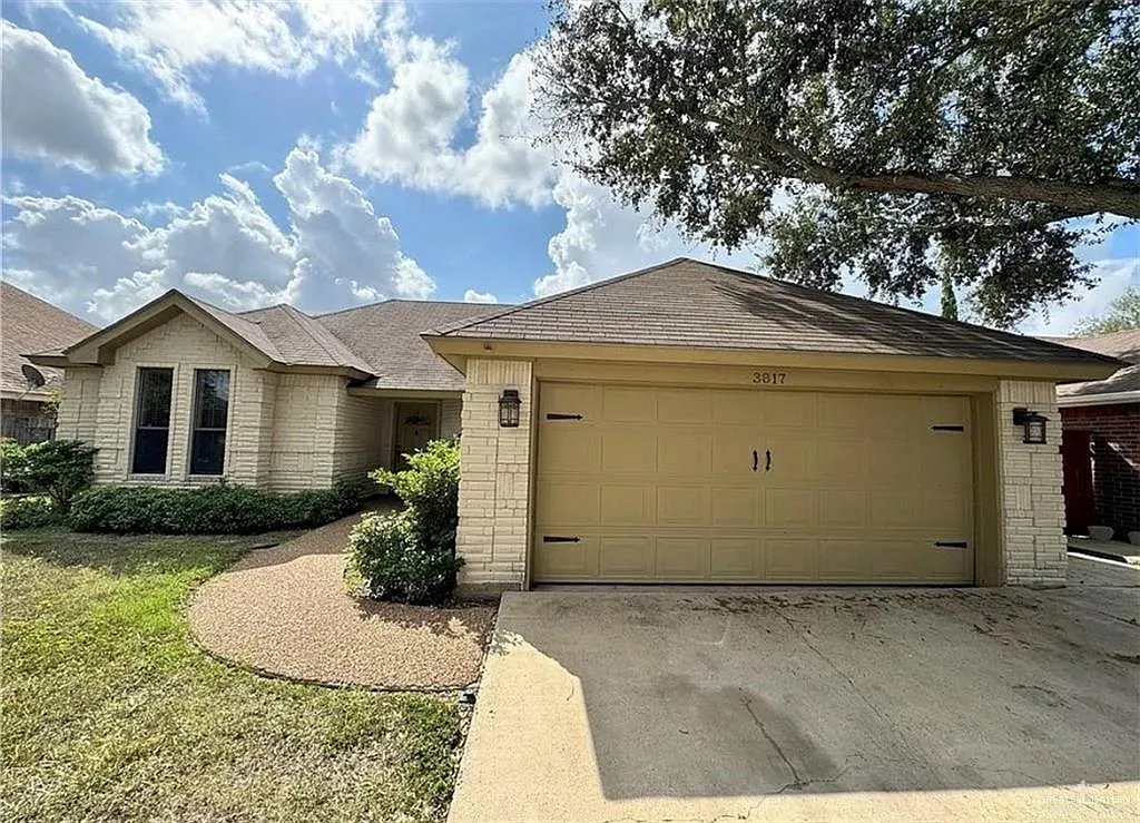 3 bed, 2.5 bath, 1519 sqft, $1,700 — Photo 1