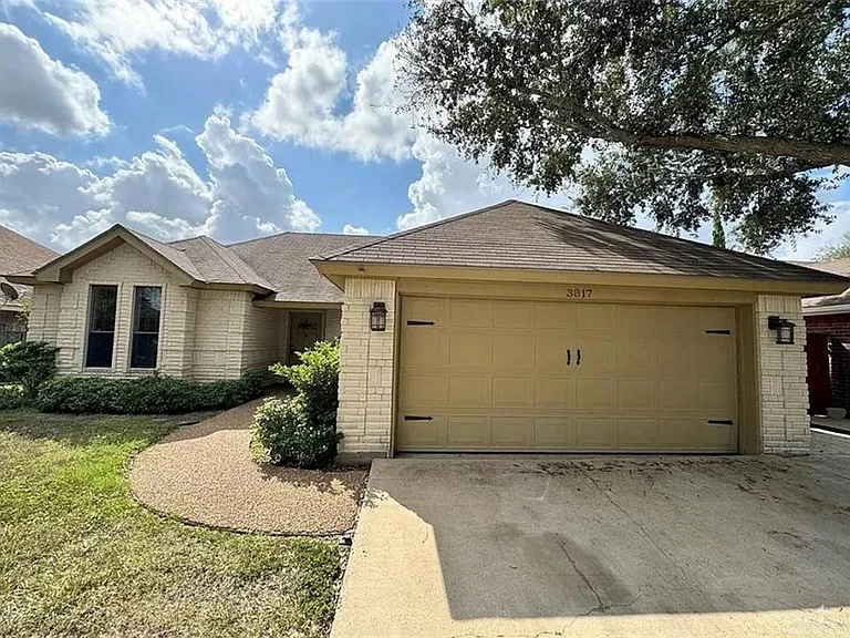 3817 Nightingale Ave — Photo 1