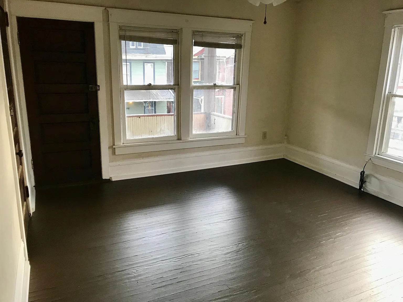 3 bed, 825 sqft, $900 — Photo 1