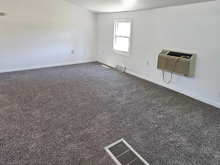 4660 Darrow Rd — Photo 23