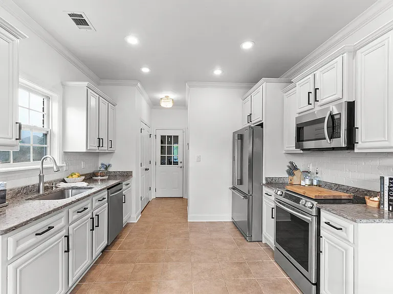 107 Hampton Meadows Dr — Photo 13