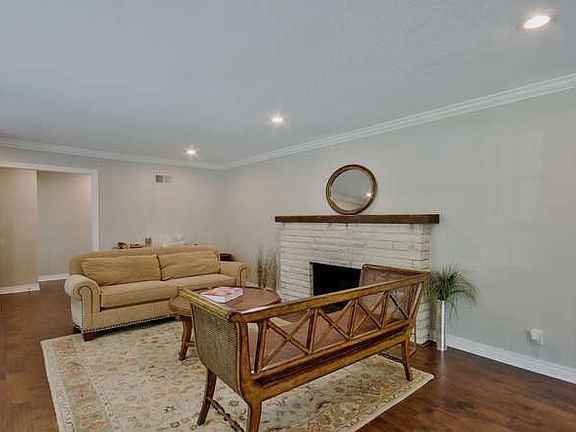 4th image of 1 E Lynwood Blvd