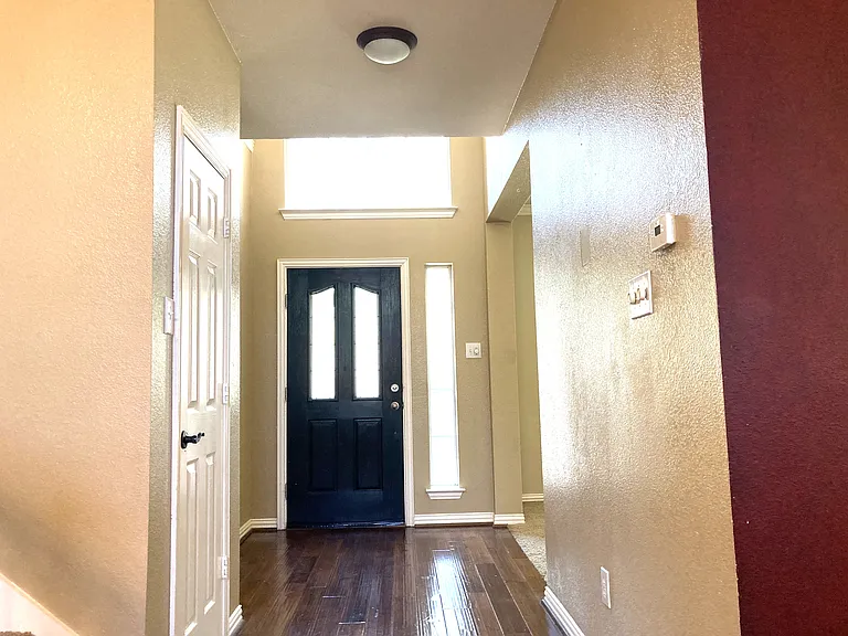630 Waterview Dr — Photo 3