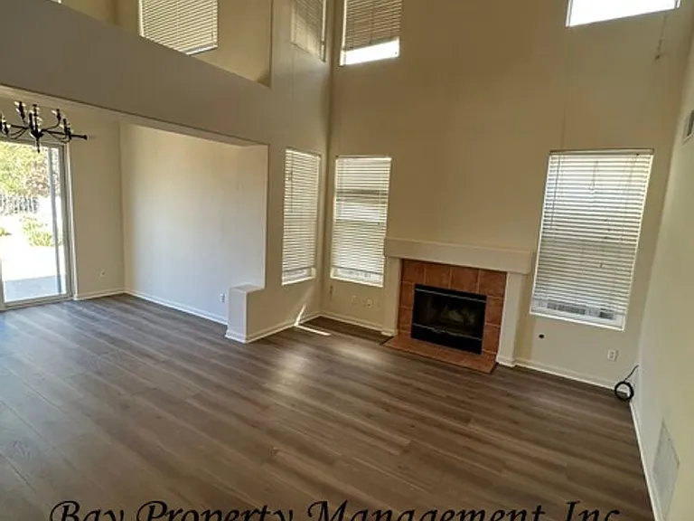 1124 Cobblestone St — Photo 3