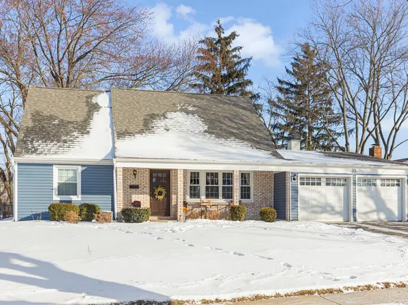 35 Cloverdale Ln, Schaumburg, IL 60194