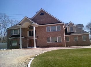 2 Whispering Ct, Dix Hills, NY 11746