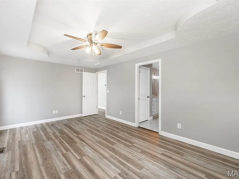 407 Sammy Ln — Photo 17