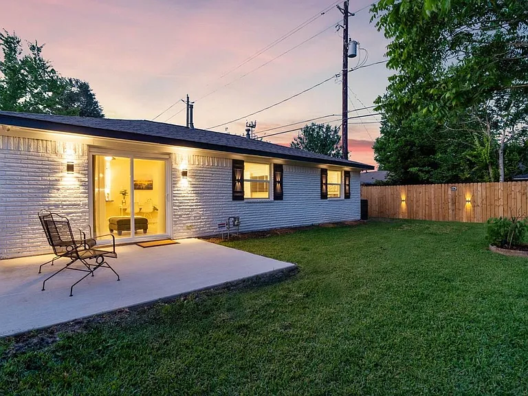 3138 Sunbeam St — Photo 44