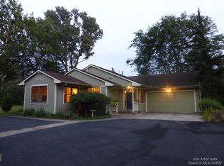 2896 Sharon Dr, Ann Arbor, MI