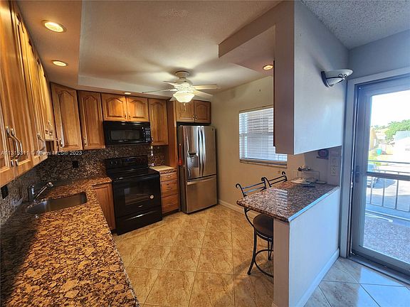 3rd image of 300 NE 26th Ave APT 209