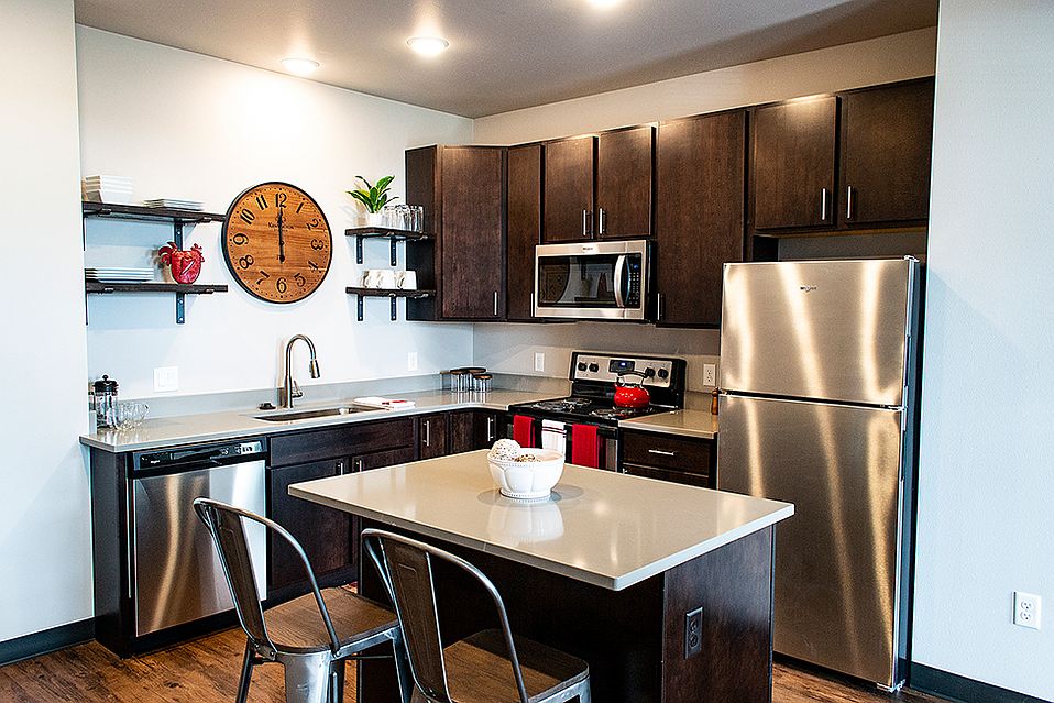 1st image of 761 NE Venture Dr #119