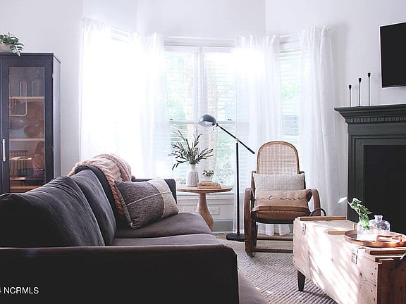 2nd image of 726 Victorian Place