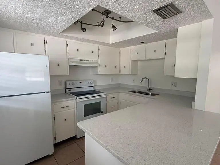 504 Barcelona Avenue — Photo 18