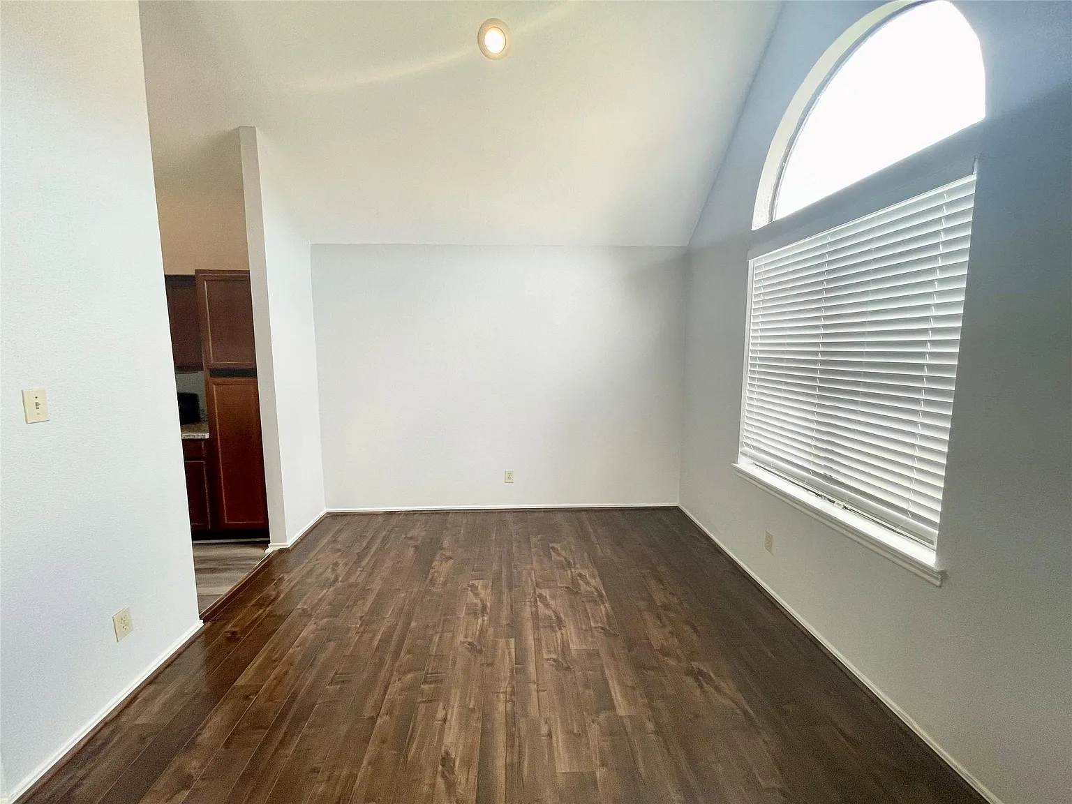 1 bed, 1.0 bath, 759 sqft, $1,075 — Photo 4
