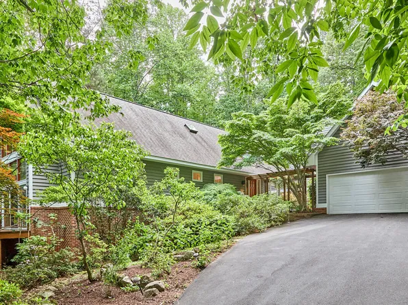 124 Steeplechase Rd, Chapel Hill, NC 27514
