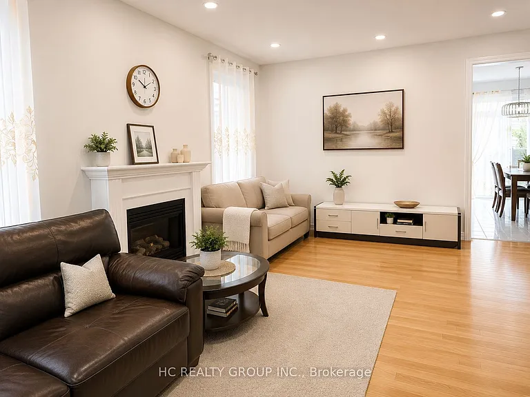 44 Turnhouse Cres — Photo 2