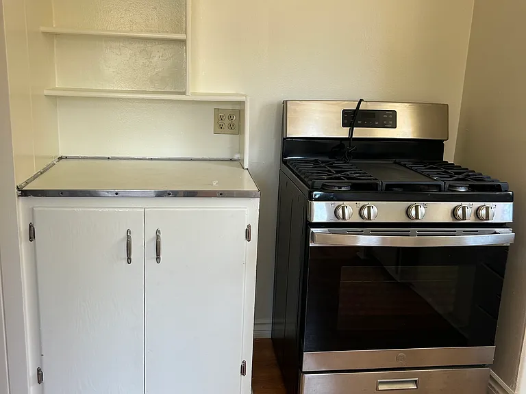 230 N Cedros Ave #230 — Photo 6