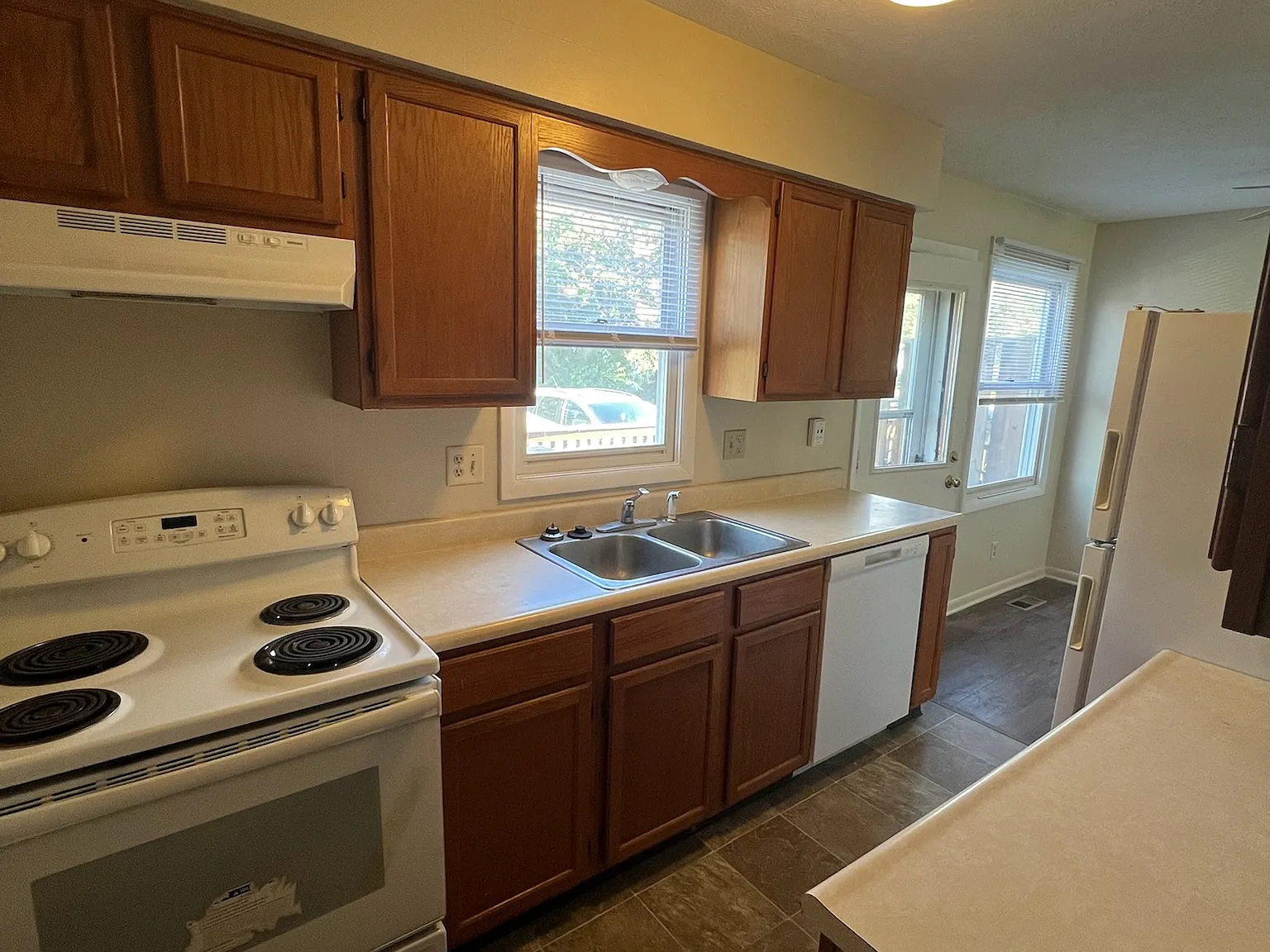 2 bed, 1.5 bath, 950 sqft, $1,200 — Photo 4