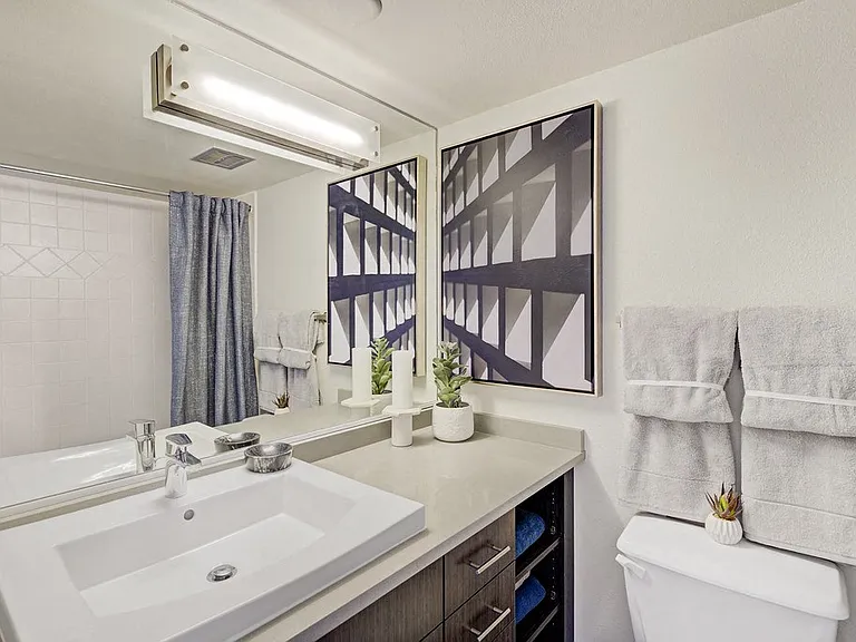 Tower 801 — Photo 14