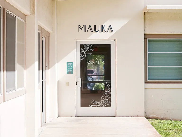 WakeaGardens_Exterior_MaukaEntranceHallway